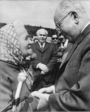 v hlavni roli gustav husak 03