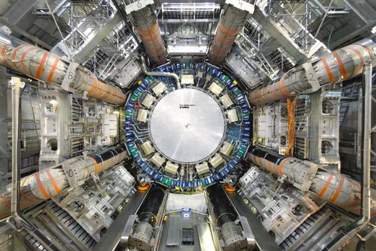 Cern_neboli_Tovarna_na_absolutno_1