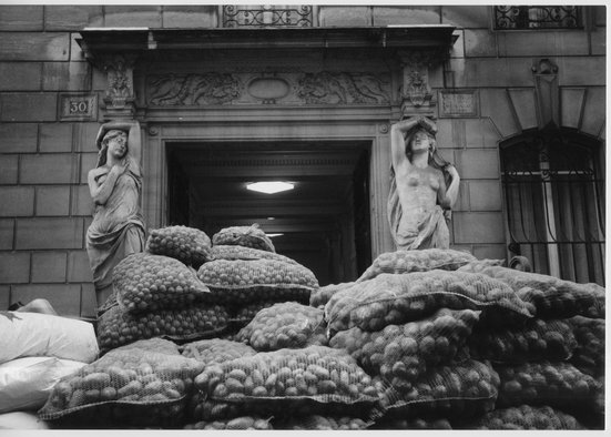 LES_DITES_CARIATIDES_1